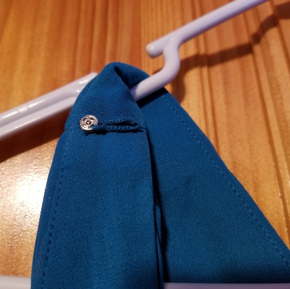 Jones wear v-neck dress - Picture 2 of 7